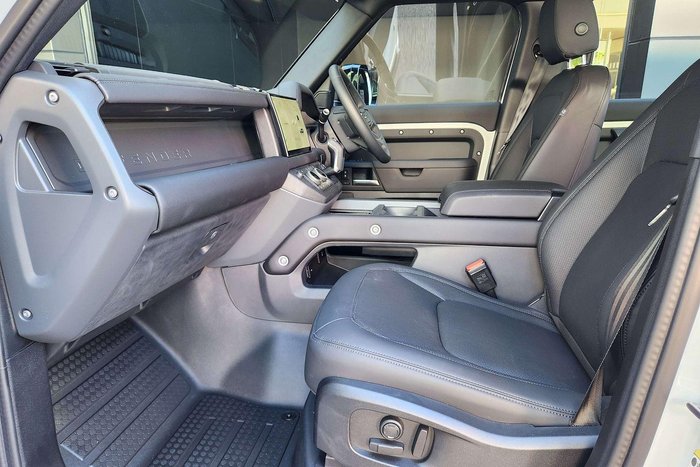 2025 Land Rover Defender 110 D350 X-Dynamic SE