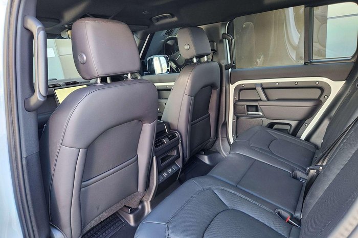 2025 Land Rover Defender 110 D350 X-Dynamic SE