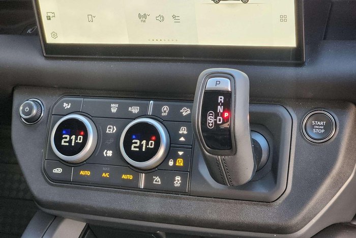 2025 Land Rover Defender 110 D350 X-Dynamic SE