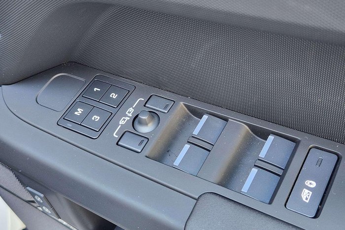 2025 Land Rover Defender 110 D350 X-Dynamic SE