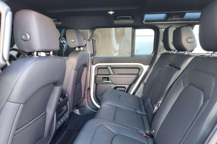 2025 Land Rover Defender 110 D350 X-Dynamic SE