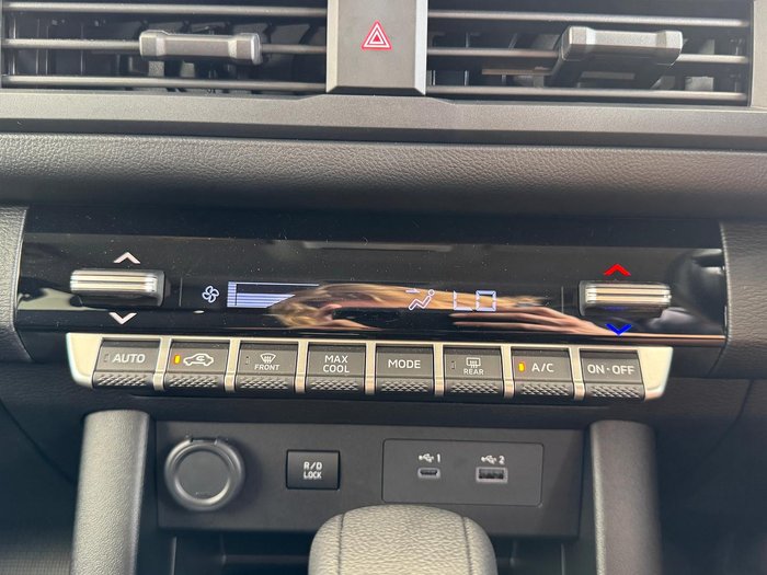 2025 Mitsubishi Triton GLX+