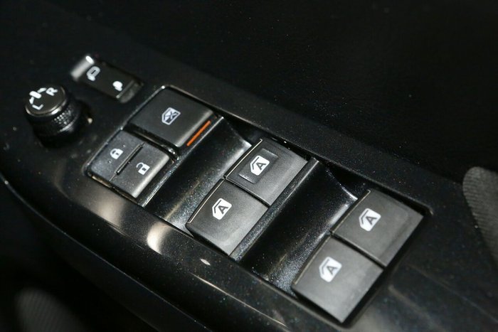 2023 Toyota Hilux SR5