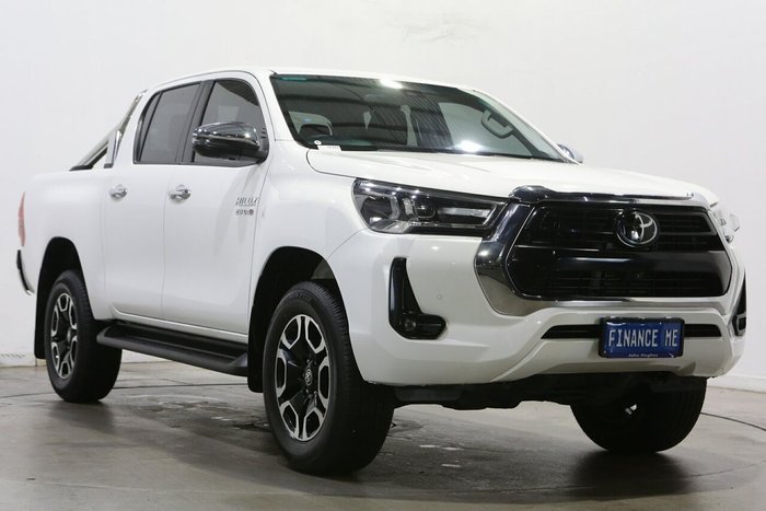 2023 Toyota Hilux SR5