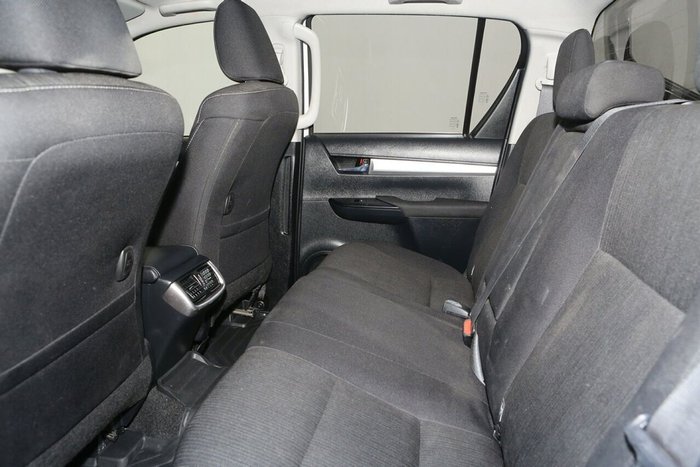 2023 Toyota Hilux SR5