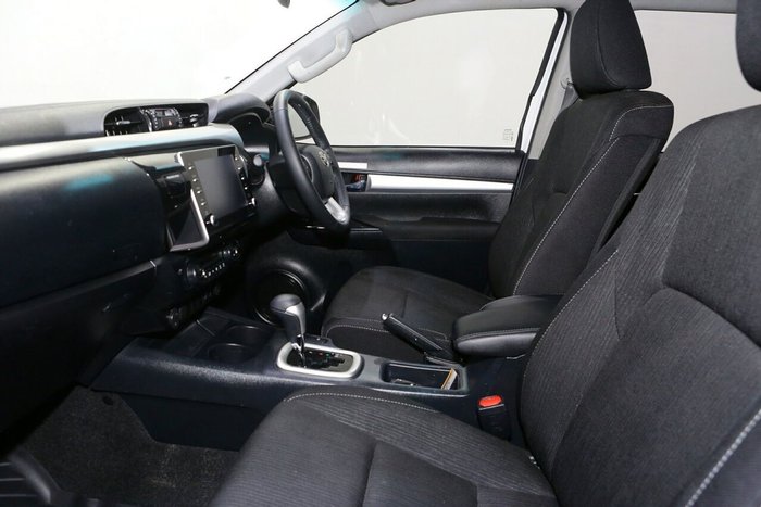 2023 Toyota Hilux SR5