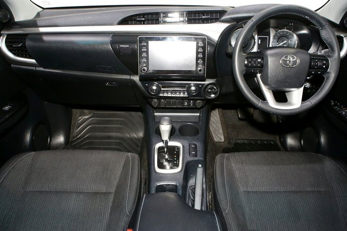 2023 Toyota Hilux SR5