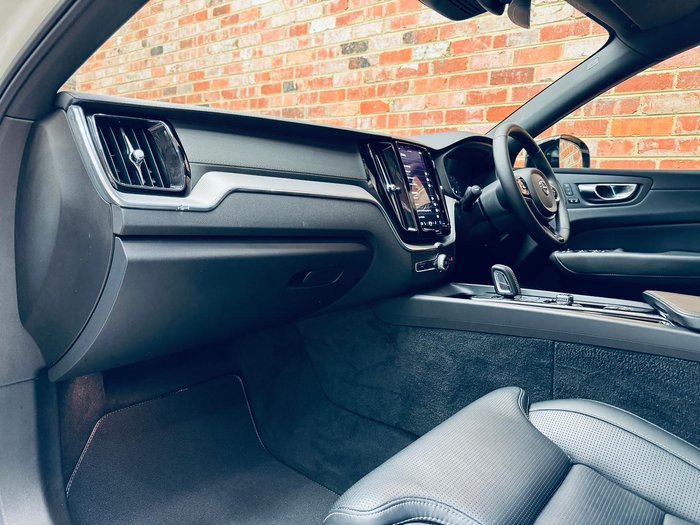 2022 Volvo XC60 B6 R-Design MY22 AWD Crystal White