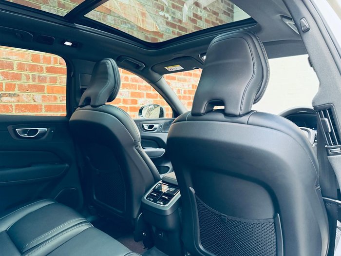 2022 Volvo XC60 B6 R-Design MY22 AWD Crystal White