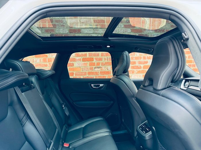 2022 Volvo XC60 B6 R-Design MY22 AWD Crystal White