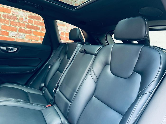 2022 Volvo XC60 B6 R-Design MY22 AWD Crystal White