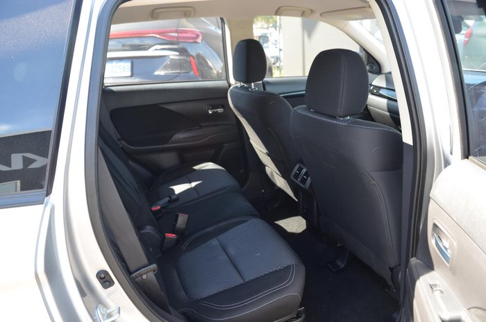 2020 Mitsubishi Outlander ES