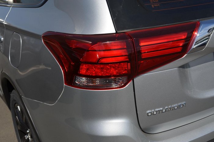 2020 Mitsubishi Outlander ES