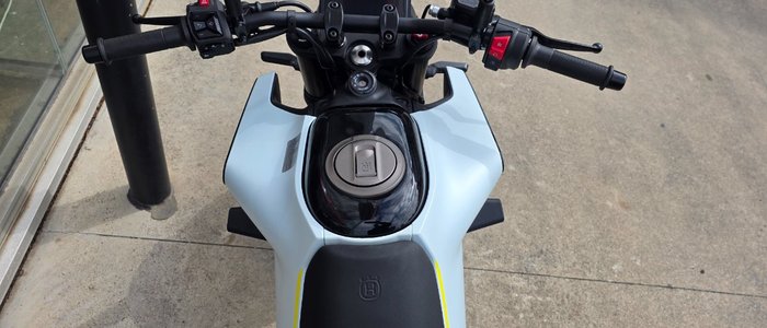 2024 HUSQVARNA VITPILEN 401