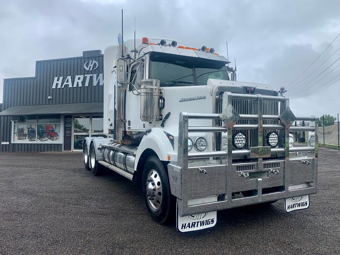 2021 Western Star 4800 Series 4800 FXB White