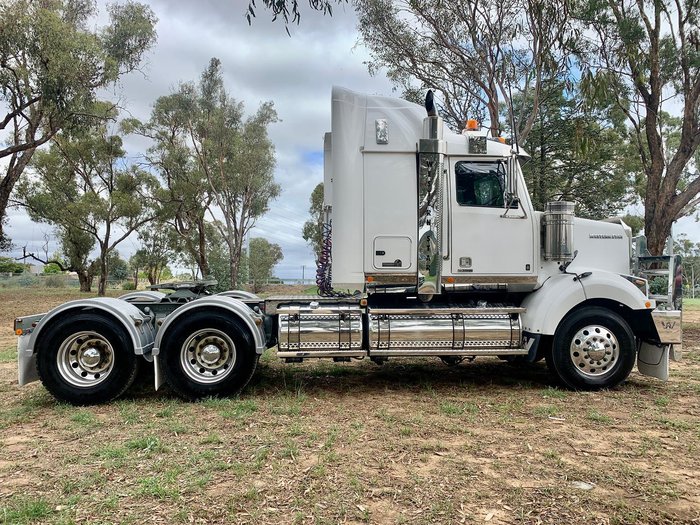 2021 Western Star 4800 Series 4800 FXB White