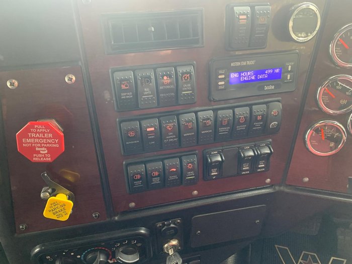 2021 Western Star 4800 Series 4800 FXB White