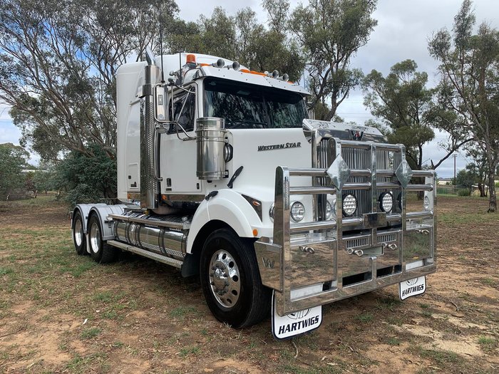 2021 Western Star 4800 Series 4800 FXB White