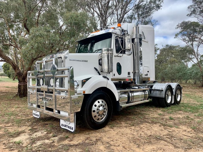 2021 Western Star 4800 Series 4800 FXB White