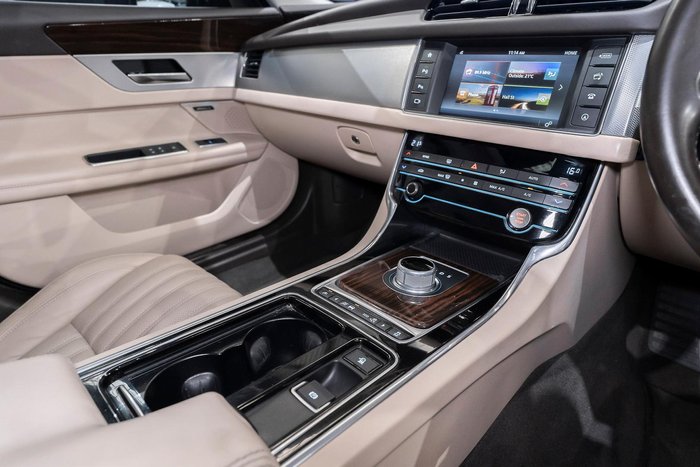 2016 Jaguar XF 25t Portfolio X260 MY16 Dark Sapphire