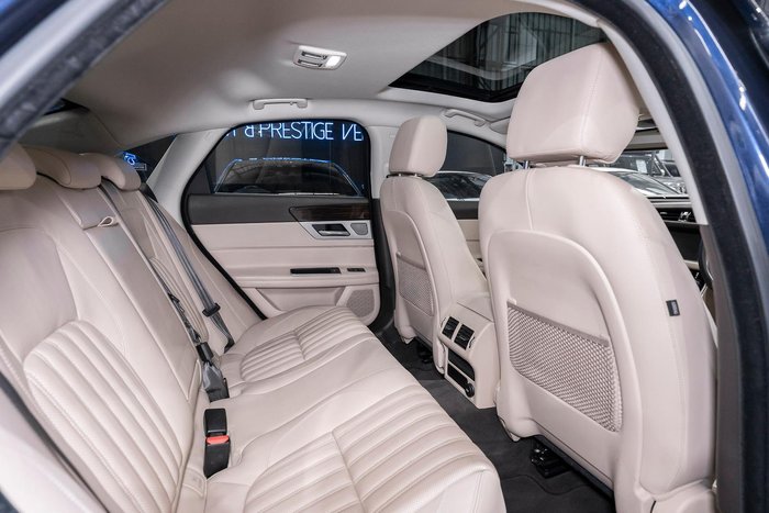 2016 Jaguar XF 25t Portfolio X260 MY16 Dark Sapphire