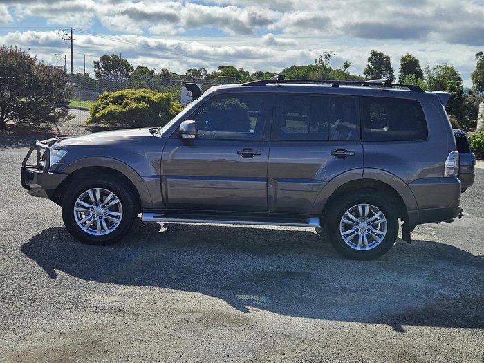 2014 Mitsubishi Pajero VR-X