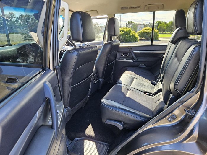 2014 Mitsubishi Pajero VR-X