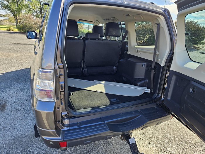 2014 Mitsubishi Pajero VR-X