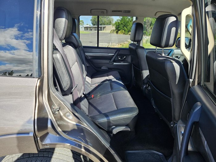 2014 Mitsubishi Pajero VR-X