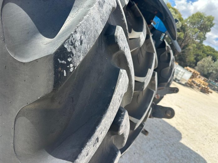 1995 New Holland 8870 4Wd Tractor