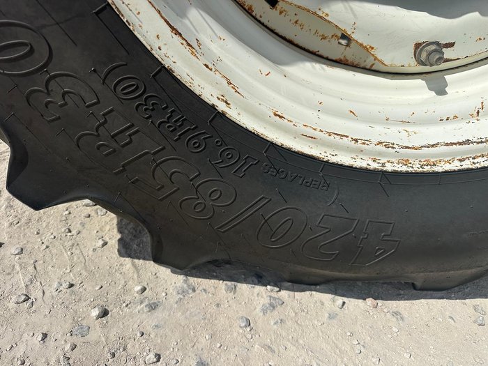 1995 New Holland 8870 4Wd Tractor