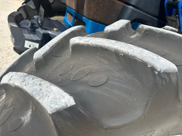 1995 New Holland 8870 4Wd Tractor