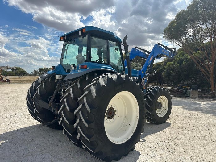 1995 New Holland 8870 4Wd Tractor