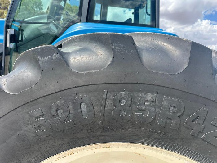 1995 New Holland 8870 4Wd Tractor