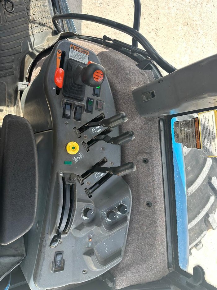 1995 New Holland 8870 4Wd Tractor