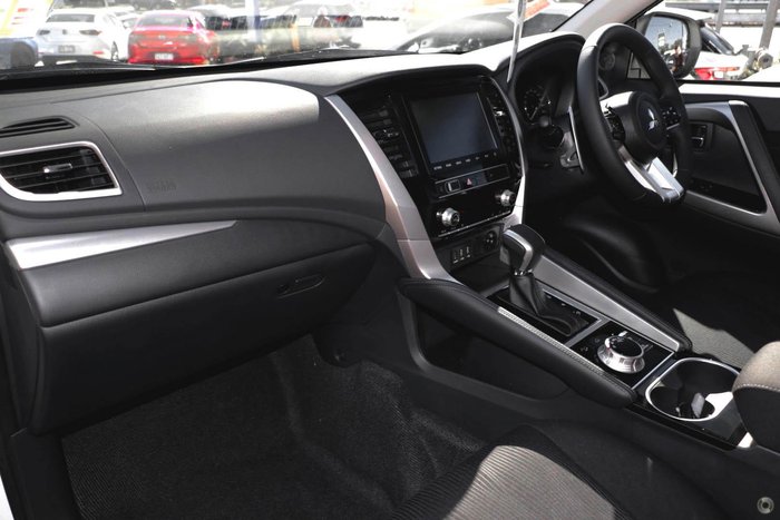 2024 Mitsubishi Pajero Sport GLX