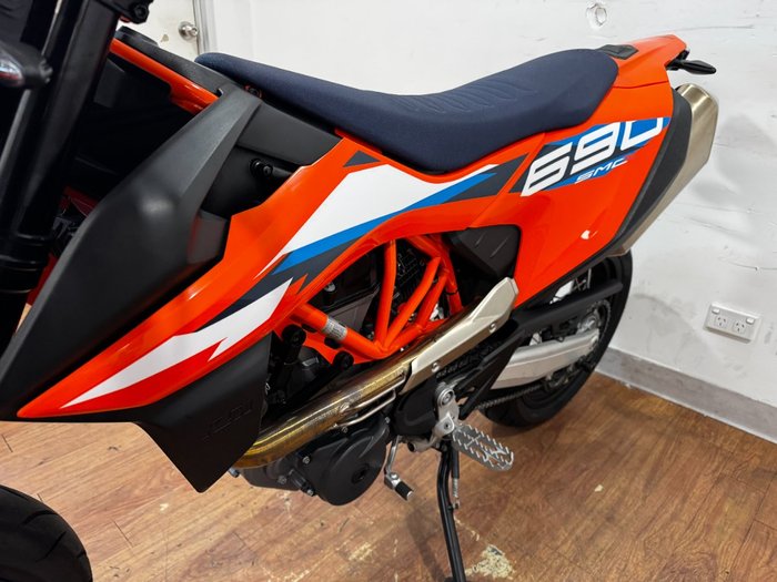 2024 Ktm 690 SMC R ORANGE