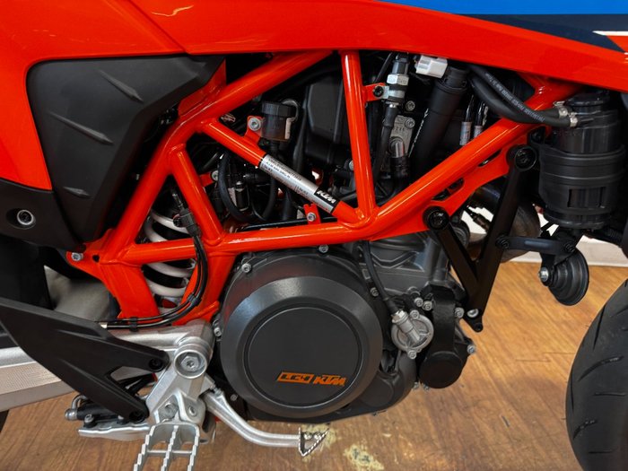 2024 Ktm 690 SMC R ORANGE