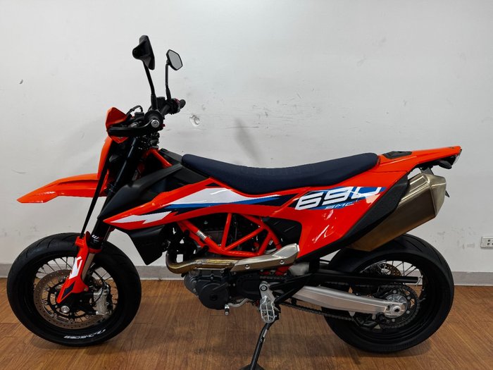 2024 Ktm 690 SMC R ORANGE
