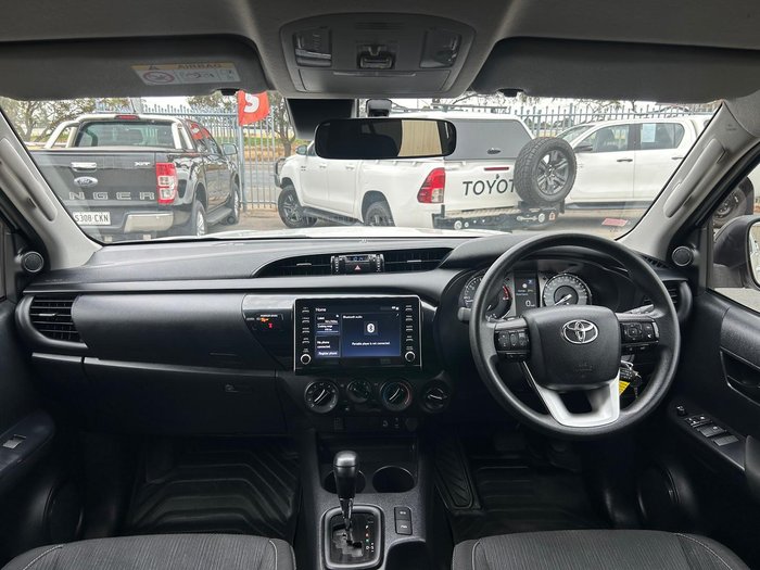 2022 Toyota Hilux SR