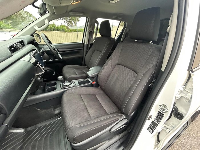 2022 Toyota Hilux SR