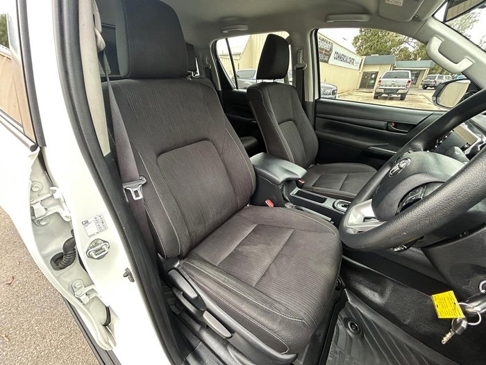 2022 Toyota Hilux SR