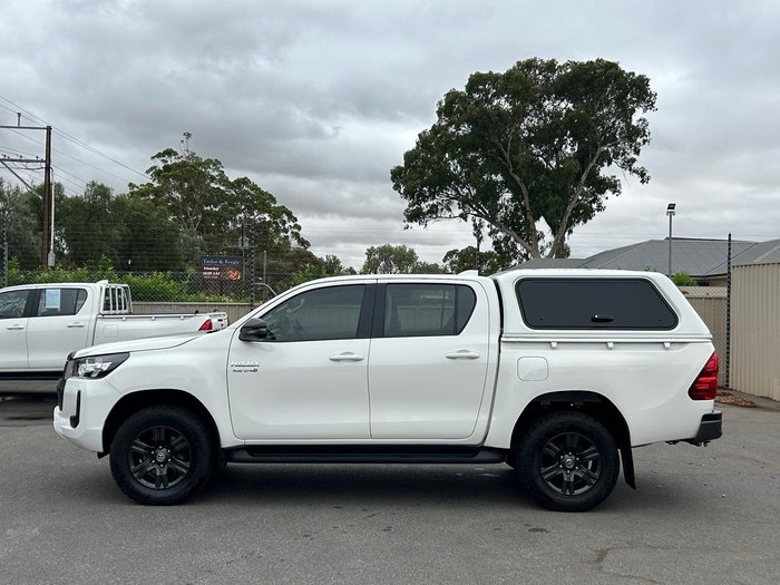 2022 Toyota Hilux SR