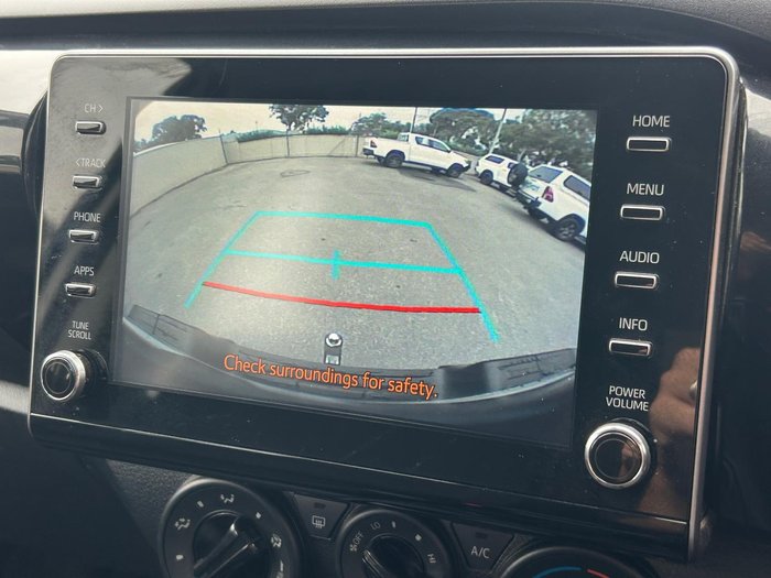 2022 Toyota Hilux SR