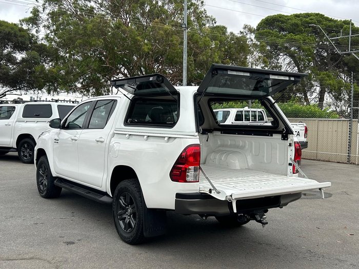 2022 Toyota Hilux SR