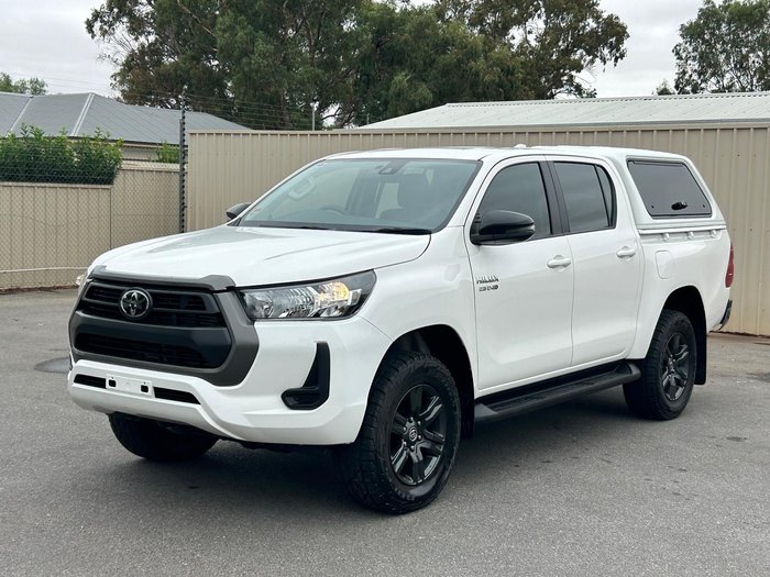 2022 Toyota Hilux SR