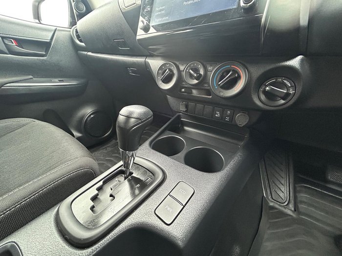 2022 Toyota Hilux SR