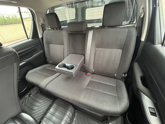 2022 Toyota Hilux SR