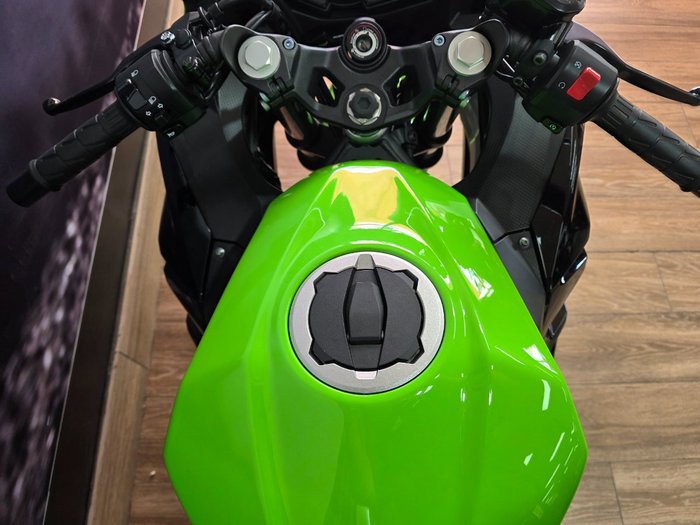 2022 Kawasaki NINJA 400 SE