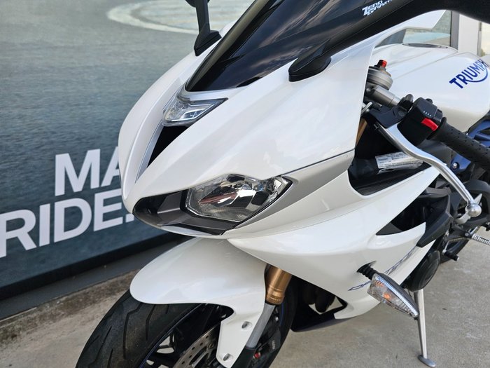 2015 Triumph DAYTONA 675 White